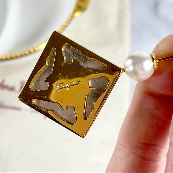 Salvatore Ferragamo Gold & Pearl Pin - Picture 6 of 7